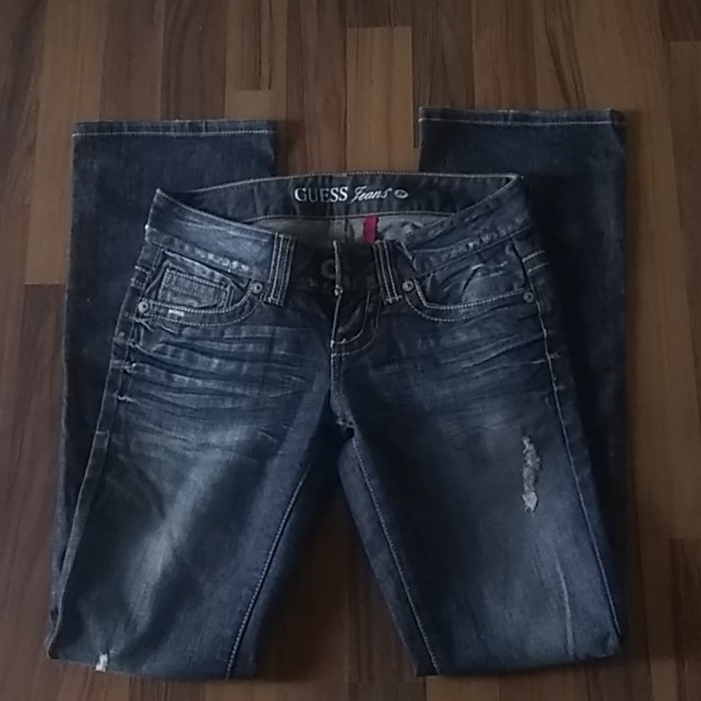 GUESS RIPPED JEANS